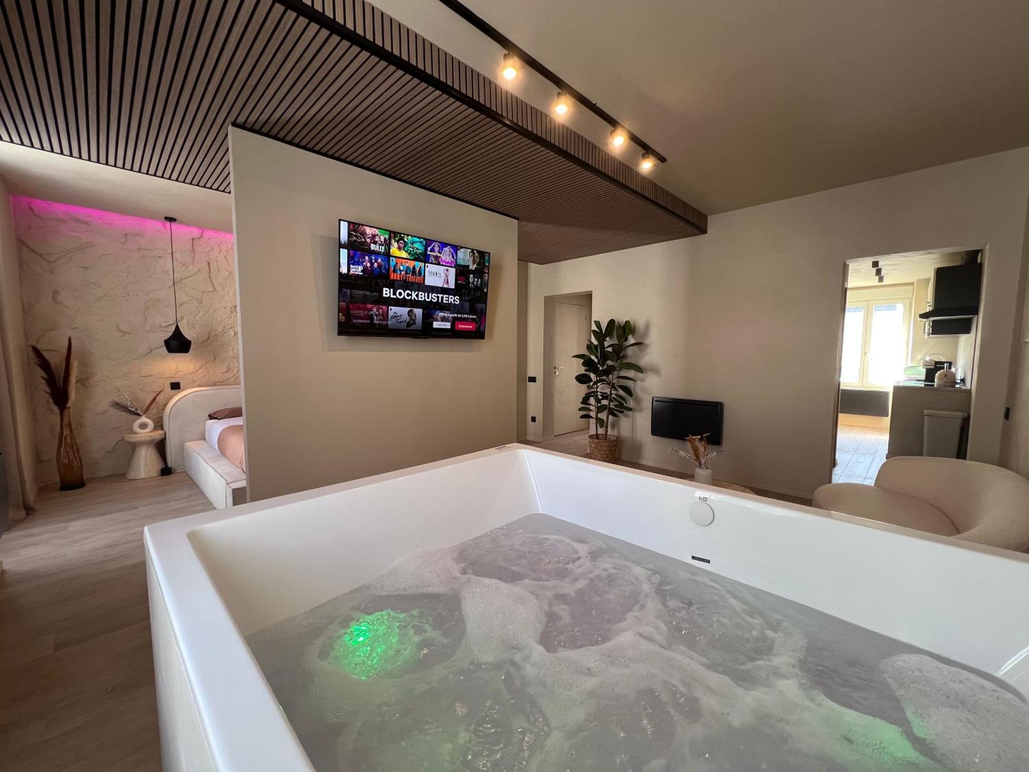 Harmony Room Suite Avec Balneo アンジェ エクステリア 写真