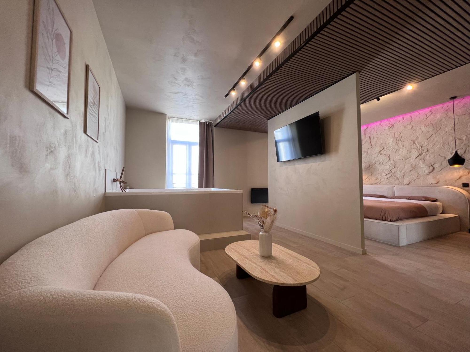Harmony Room Suite Avec Balneo アンジェ エクステリア 写真